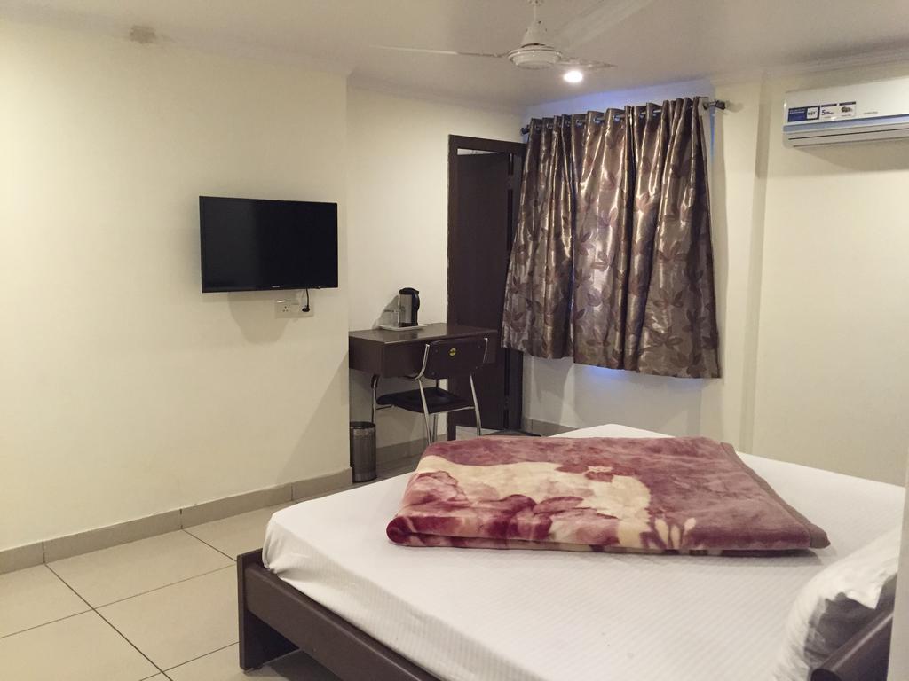 Hotel Surya Халдвани Номер фото