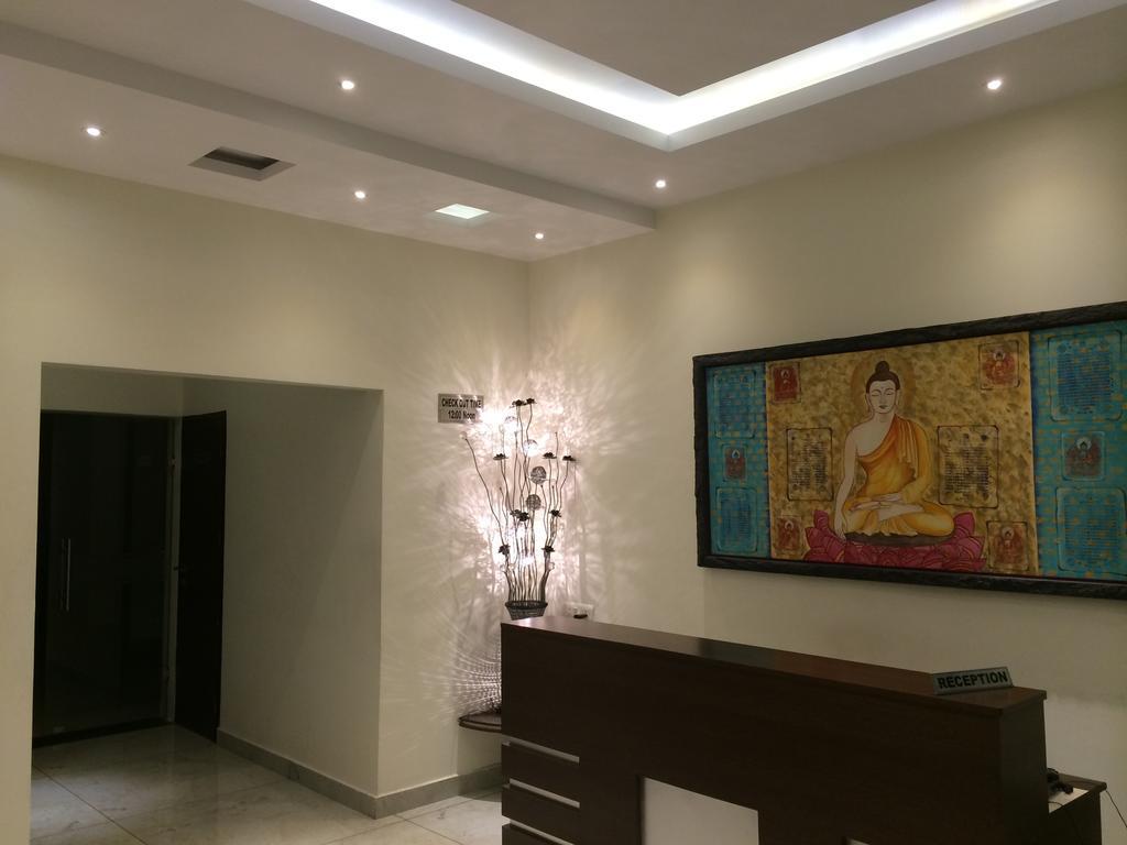 Hotel Surya Халдвани Экстерьер фото